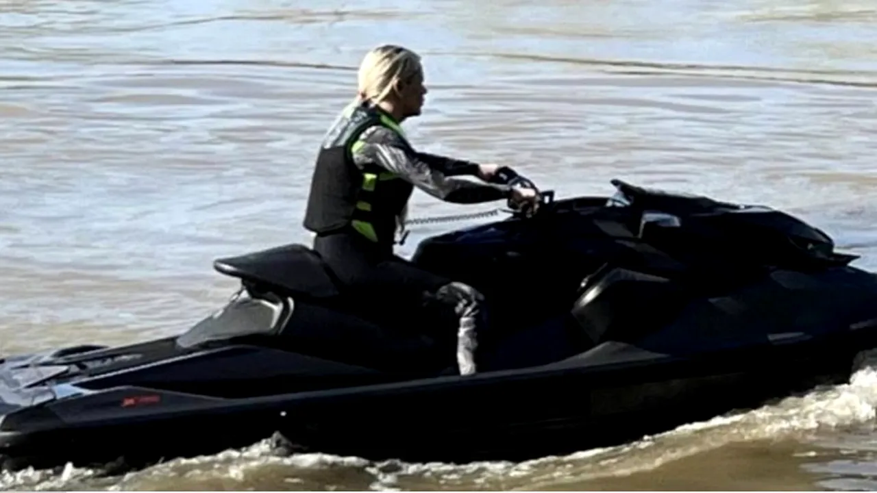 Eroina de pe skijet, din Arad, care a ajutat la SALVAREA a două femei din apă. Cele două, mamă și fiică, au vrut să-și ia viața