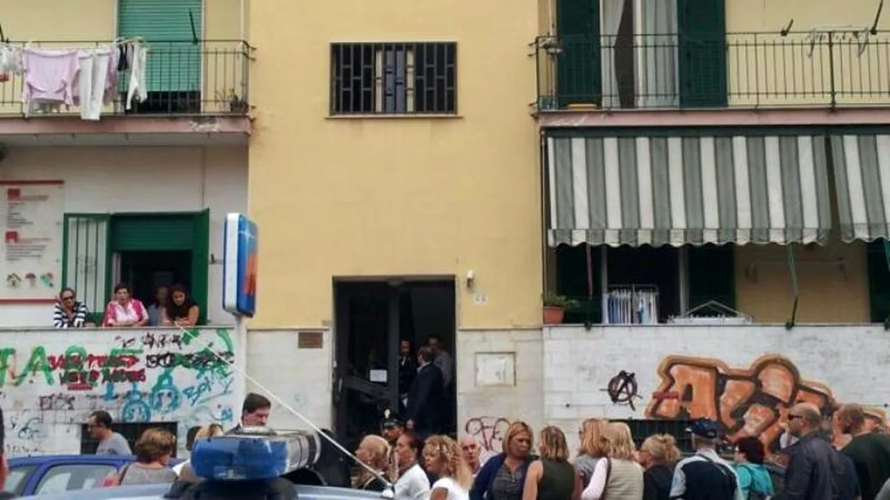 O femeie și un copil de etnie romă, stropiți cu acid, în sudul Italiei