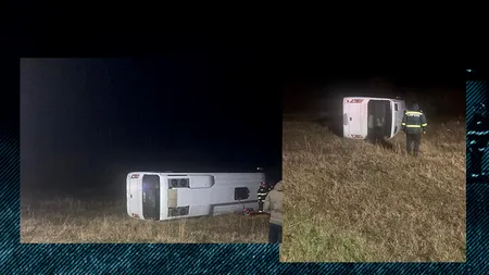O persoană A MURIT și alte patru au fost rănite, după ce un microbuz s-a răsturnat pe un drum din județul Galați