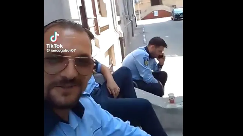 Poliția Capitalei s-a AUTOSESIZAT în urma unui videoclip viral pe TikTok. Trei bucureșteni s-au filmat în uniforme de polițist, manevrând un pistol