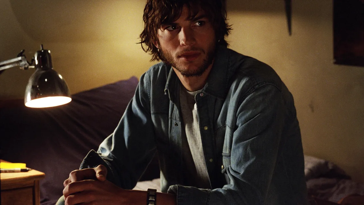 Am fost lovit de o mașină, dar e în regulă: la volan se afla ASHTON KUTCHER. Actorul și victima s-au fotografiat după accident