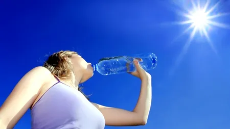 Recomandările Ministerului Sănătății în perioada de CANICULĂ: beți un pahar de apă la fiecare 15-20 de minute