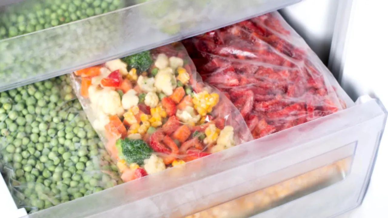 (P) Ladă frigorifică vs congelator: 4 motive să alegi corect