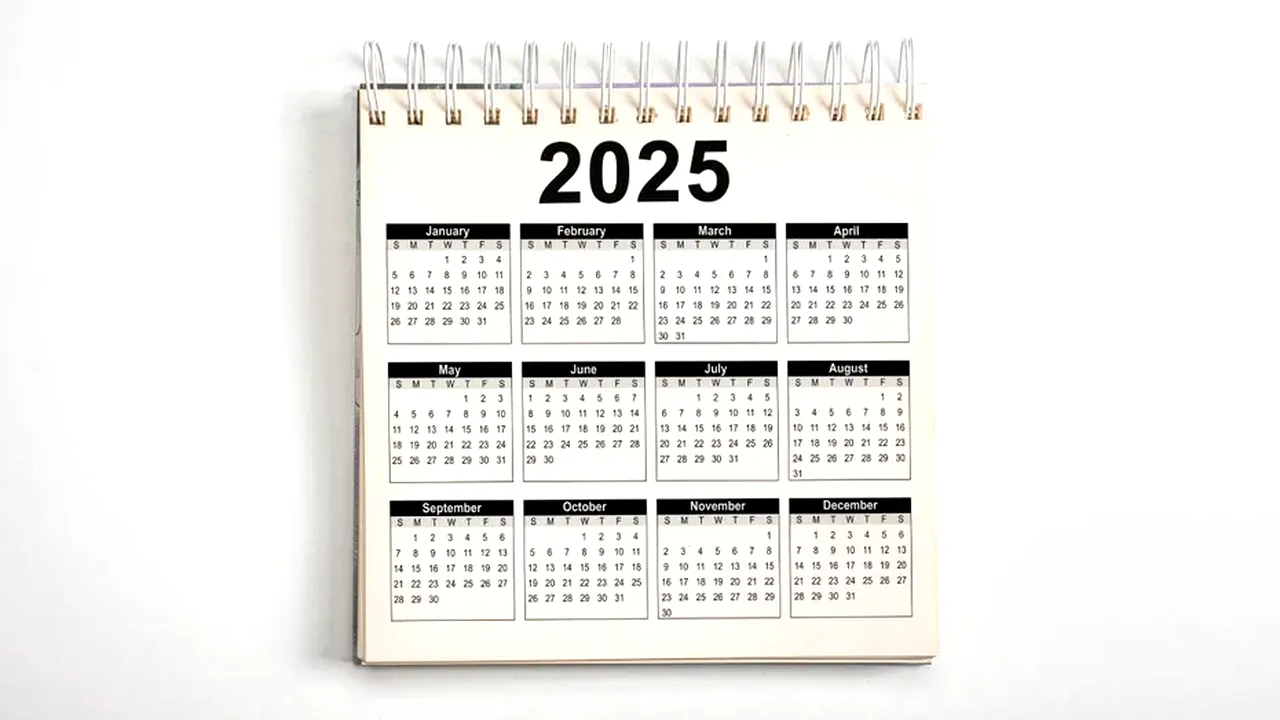Zile libere 2025. Câte minivacanțe vor avea românii