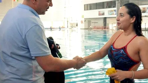 O tânără din Cluj, prima femeie din România care a înotat 24 de ore neîntrerupt la un concurs
