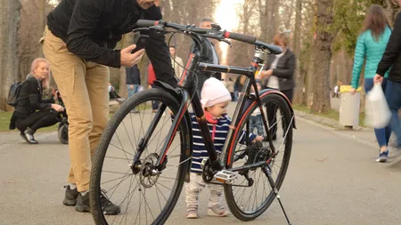 Proiect PNL: Instituțiile publice, autogările, piețele trebuie să aibă parcări speciale pentru biciclete