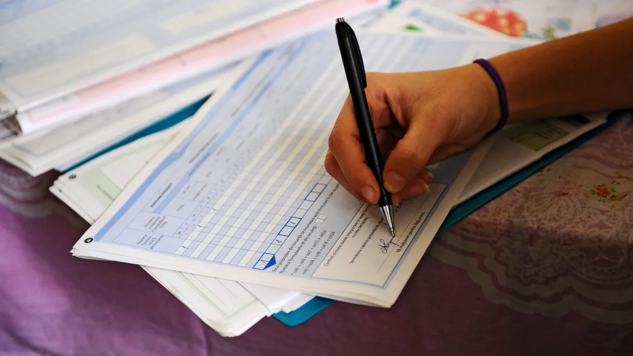 Suma uriașă pe care a câștigat-o un student ca recenzor. Un pensionar MAI și altul MApN completează topul veniturilor