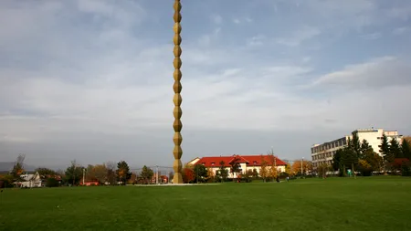 Se întâmplă la Târgu Jiu: cum a ajuns Coloana Infinitului să fie promovată drept 