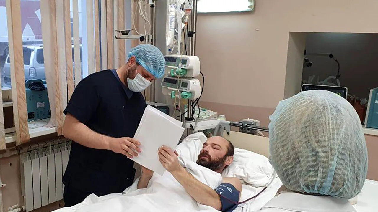 Bărbat rus salvat după 67 de zile în derivă într-o mică barcă gonflabilă în Marea Okhotsk. Fratele și nepotul lui au murit