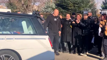 VIDEO EMOȚIONANT. Victor, fiul de 11 ani al patronului de la „Ferma Dacilor”, care a murit în incendiul de la pensiune, înmormântat sâmbătă