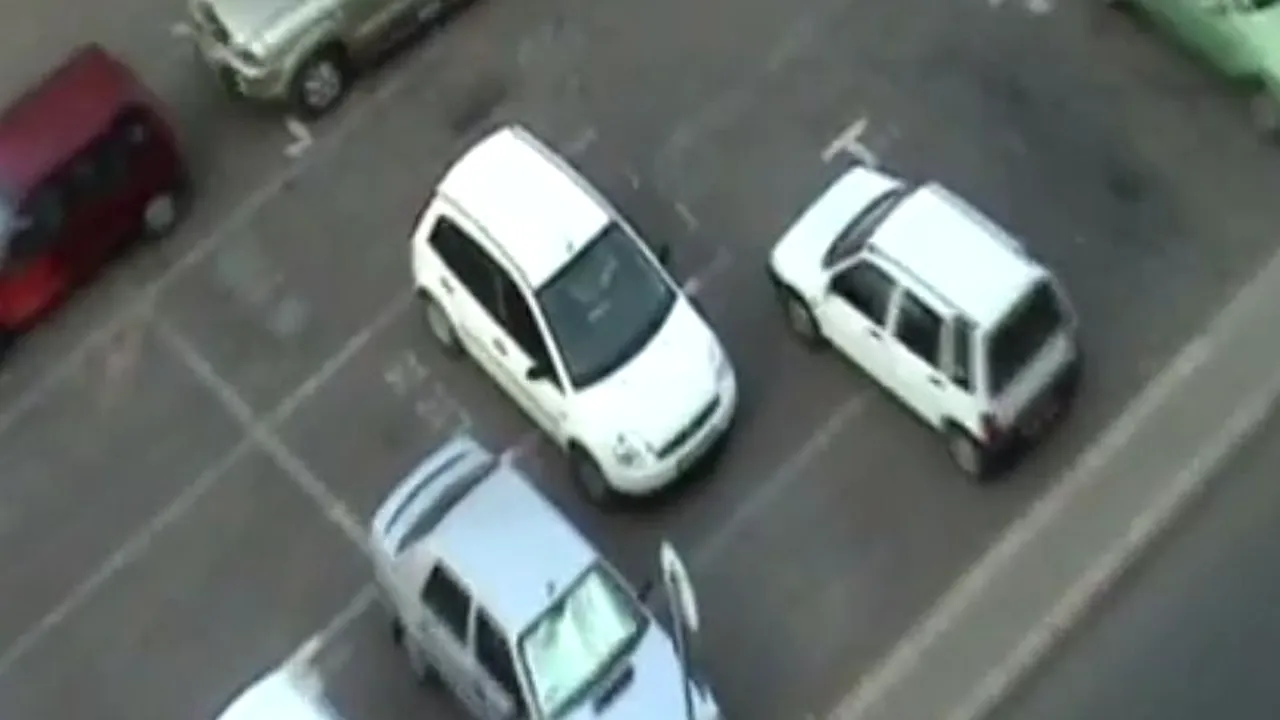 VIDEO: Cât timp îi ia acestei femei să iasă din parcare