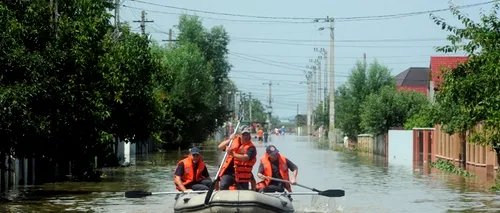 Cum se văd inundațiile de la Guvern. Oprea: Suntem pregătiți să acționăm cu 11.000 de polițiști, pompieri și jandarmi și 530 de mijloace
