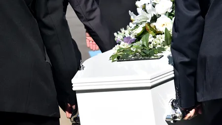 Consiliul Local din Alexandria interzice expunerea crucilor și sicrielor de către firmele de pompe funebre