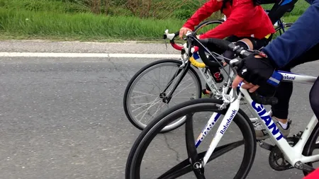 Copil de 13 ani, lovit de mașină, în timp ce se plimba cu bicicleta pe stradă