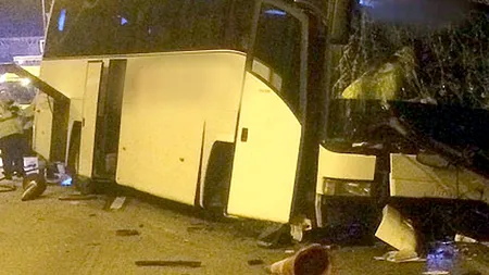 Șase răniți, după ce un autocar din România s-a izbit de un parapet în Anglia