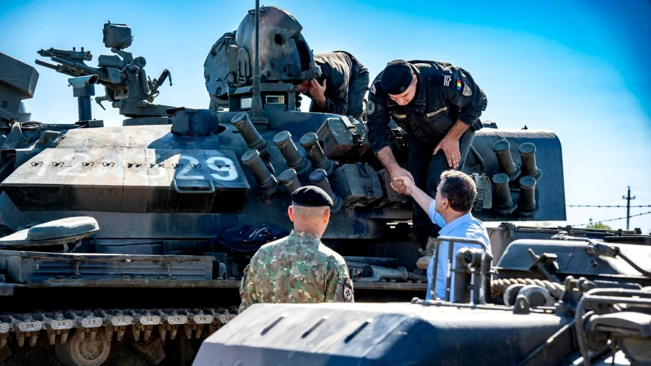 Eliminat prin demisie din terenul MApN, Moşteanu continuă să se încălzească pe marginea proiectelor SAFE, în timp ce dă sfaturi succesorilor săi