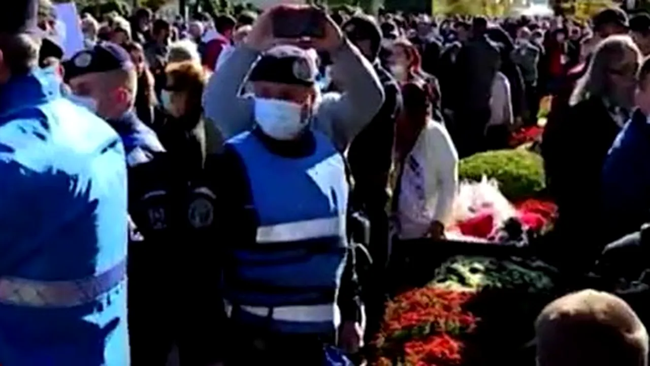 Cum se apără Jandarmeria în urma scandalului iscat la lași, când pelerinilor li s-a permis accesul la moaștele Sfintei Parascheva fără măsuri restrictive. “S-a evitat o escaladare a violenței!”