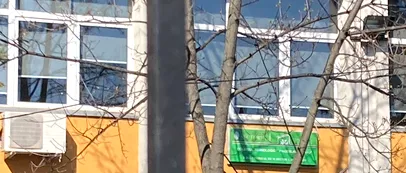 O elevă de 18 ani A CĂZUT de la etajul 1 al liceului din Capitală în care învață