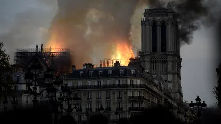 Incendiul de la Notre-Dame: O imagine, în care apare „chipul lui Iisus