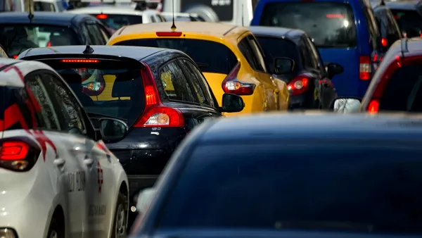 Restricții de circulație în România din cauza codului roșu de caniculă. Sunt vizate drumuri din 7 județe