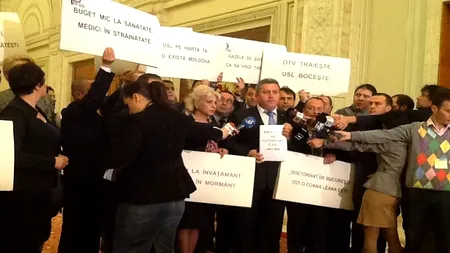 GALERIE FOTO. Protest în Parlament la dezbaterile pe buget. PPDD s-a retras din sală