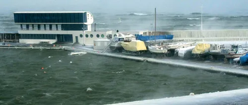 Toate porturile de la Marea Neagră sunt închise din cauza vântului puternic