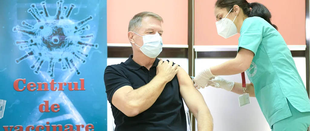 Val de comentarii negative după ce Klaus Iohannis s-a vaccinat anti-COVID: „O să mori de cancer! E injectat cu apă și vitamine/Pe flacon scrie altceva, nu COVID!”