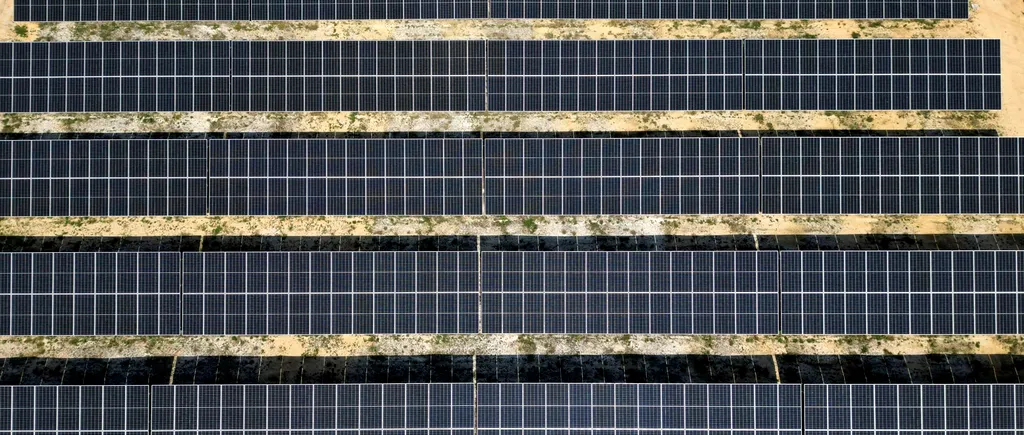 Câștigătorul licitației pentru cele 4 parcuri fotovoltaice dezvoltate de OMV Petrom și CE Oltenia, anunțat în curând. Câtă energie vor aduce în sistem