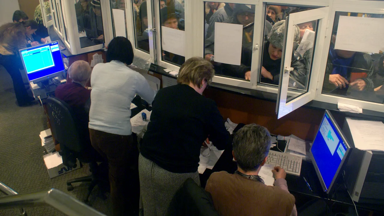 Sindicatele din administrație: „Funcționarii publici, țapi ispășitori pentru eșecurile guvernării”