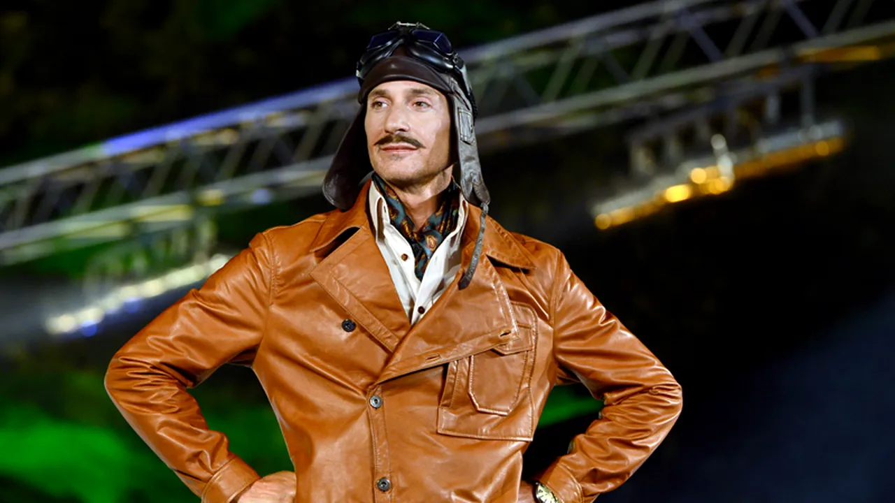 Primarul Radu Mazăre și-a făcut intrarea ca James Bond la inaugurarea unui magazin din Constanța