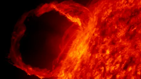 Pământul, amenințat. O explozie solară, echivalentă cu detonarea a 100 de milioane de bombe cu hidrogen, lovește planeta