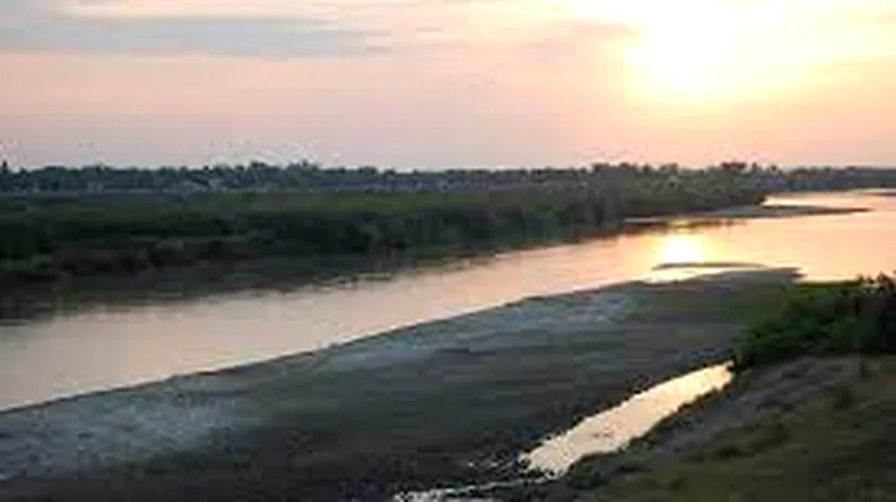 Un cadavru a fost găsit pe cursul râului Buzău. Autorităţile vor stabili dacă e vorba de Raisa, fetița dispărută în urmă cu două zile