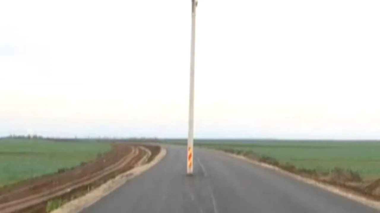 Stâlpul din mijlocul centurii Craiovei nu a fost mutat în ciuda asigurărilor date de ministrul Șova