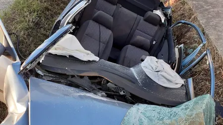 Dej: Un şofer a intrat cu mașina într-un cap de pod și a murit