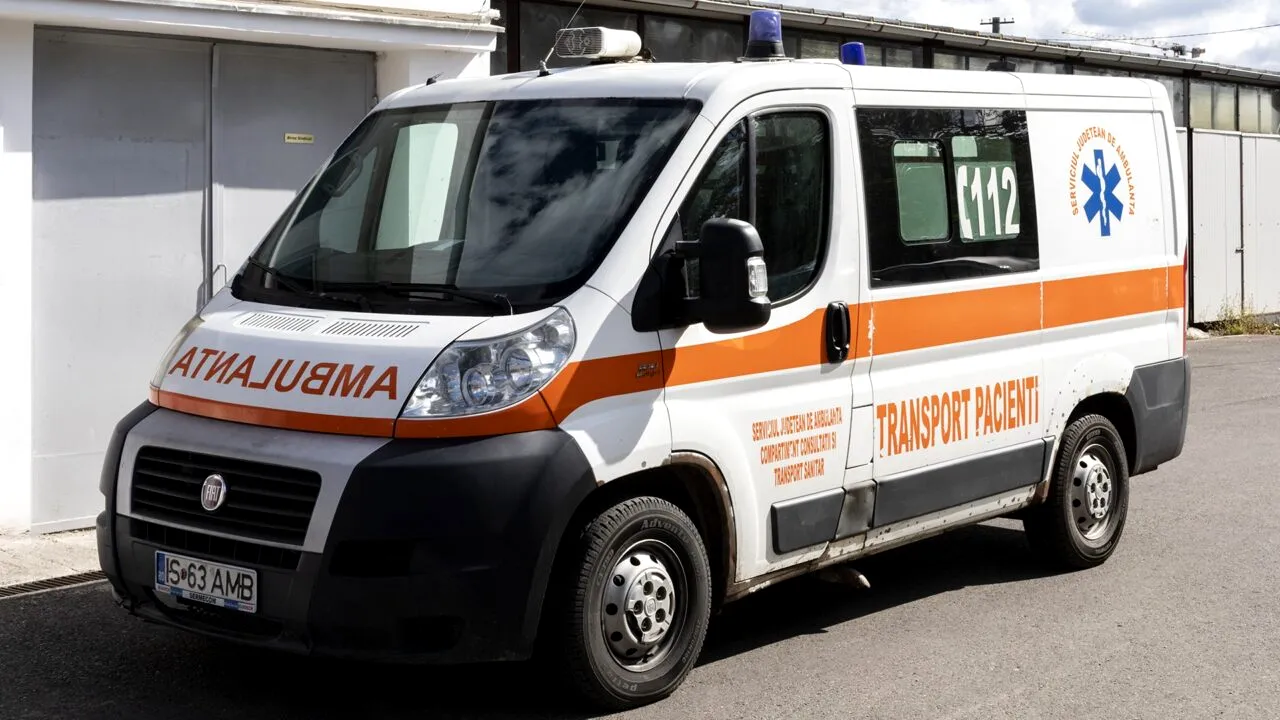 Incident grav la o grădiniță din Deva! O fetiță a fost opărită pe față, după ce țeava unui calorifer s-a spart. Copila a fost transportată la spital