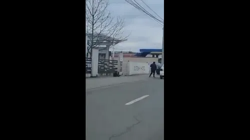 (VIDEO) Adolescent de 17 ani, lovit cu o bâtă de un taximetrist din Craiova