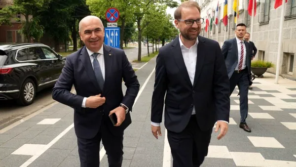 La 24 de ore după decizia CCR, Bolojan sare în apărarea lui Dominic Fritz și preia tot punctajul de partid de la USR