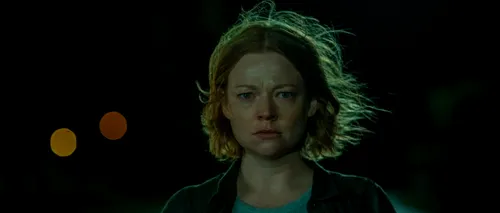 Netflix a lansat primul trailer pentru thrillerul „Run Rabbit Run”, cu Sarah Snook în rolul principal | VIDEO