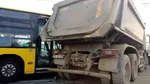 Accident între un camion și un autobuz cu 40 de pasageri la Timișoara. Mai multe persoane au avut nevoie de îngrijiri medicale