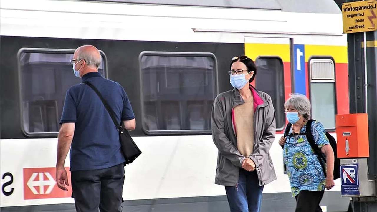 Orașul în care portul măștii a devenit obligatoriu 24 de ore din 24! Autoritățile vorbesc despre un „potențial focar de coronavirus”