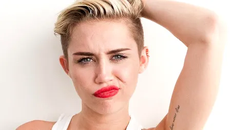 Necazurile se țin scai de Miley Cyrus: A fost concediată din franciza „Hotel Transylvania