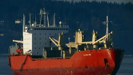 Pericol plutitor: o navă rusă încărcată cu 20.000 de tone de EXPLOZIBILI plutește în largul coastei Marii Britanii