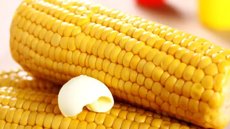 Cu câți lei a ajuns să se vândă un PORUMB fiert pe plaja din Neptun, acum, în iulie 2023. „Mai ieftin ca la Mamaia”