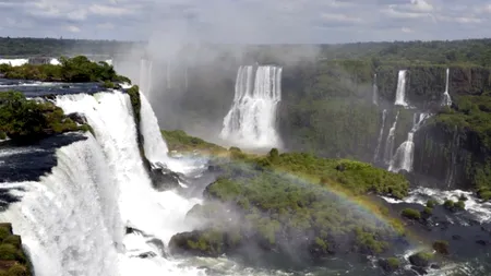 A scăpat cu viață după ce s-a aruncat în cascada Niagara