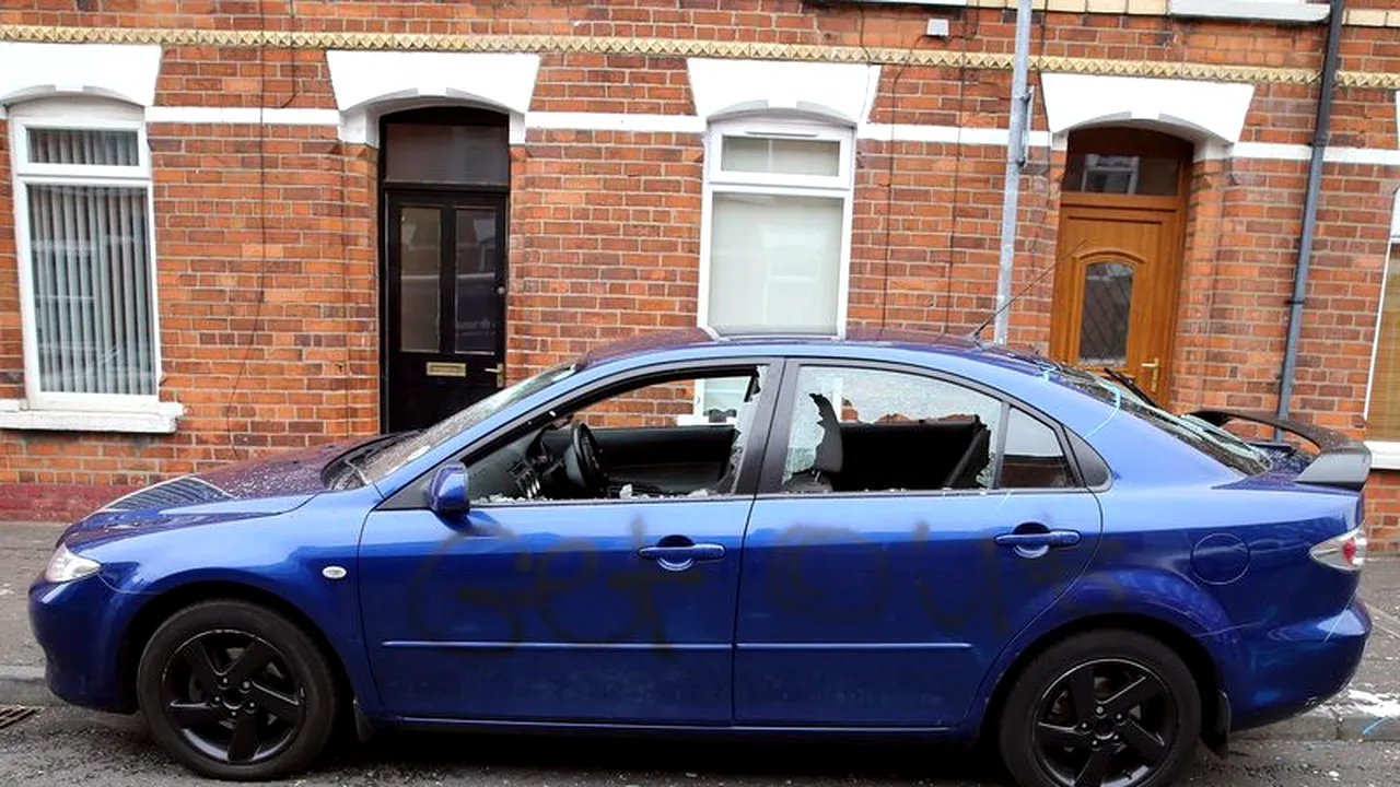 Românii nu mai sunt doriți nici în Irlanda de Nord. Ce mesaje au primit imigranții din Belfast