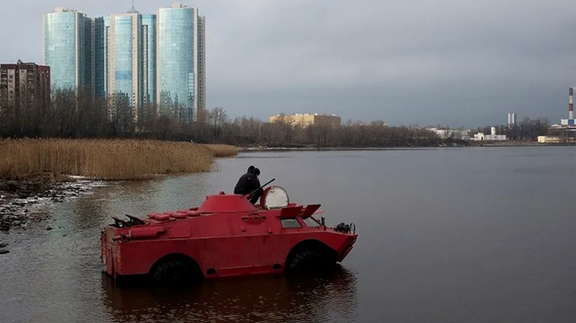 Rușii din St. Petersburg folosesc TAB-urile pe post de taximetre. De ce au ales culoarea roz