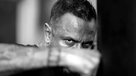 Scandal monstru între șefi pe acoperișul unui liceu din Iași. S-au luat la bătaie din GELOZIE, la doi pași de sediul Poliției