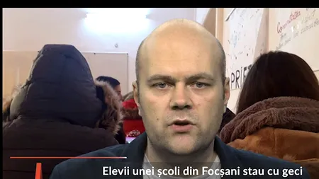 Au instalație TERMICĂ funcțională, dar GEAMURILE de lemn NU SE ÎNCHID. Elevii unui COLEGIU din Focșani TREMURĂ de frig, iar primăria susține că a alocat deja bani școlii, pentru reamenajare
