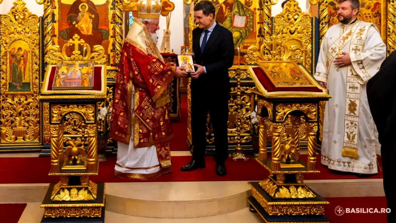 Nicuşor Dan a participat la sărbătorirea HRAMULUI Bisericii Palatului Cotroceni. Ce le-a promis președintele preoților slujitori