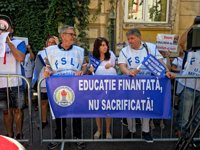 Colapsul școlii românești. Profesorii strigă 